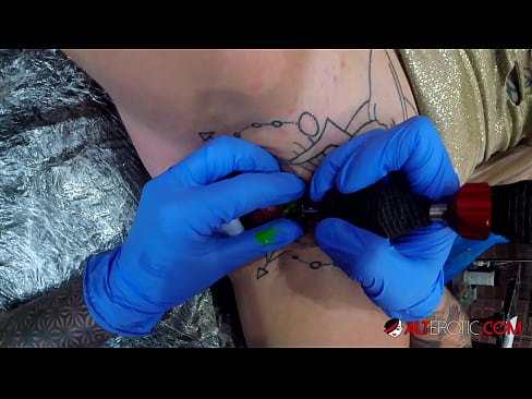 ❤️ Extremadamente tatuado hottie Sully Savage consiguió un tatuaje en su clítoris ❤❌ Video de porno de calidad en es.sexeey.ru ❌️❤️❤️❤️❤️❤️❤️❤️